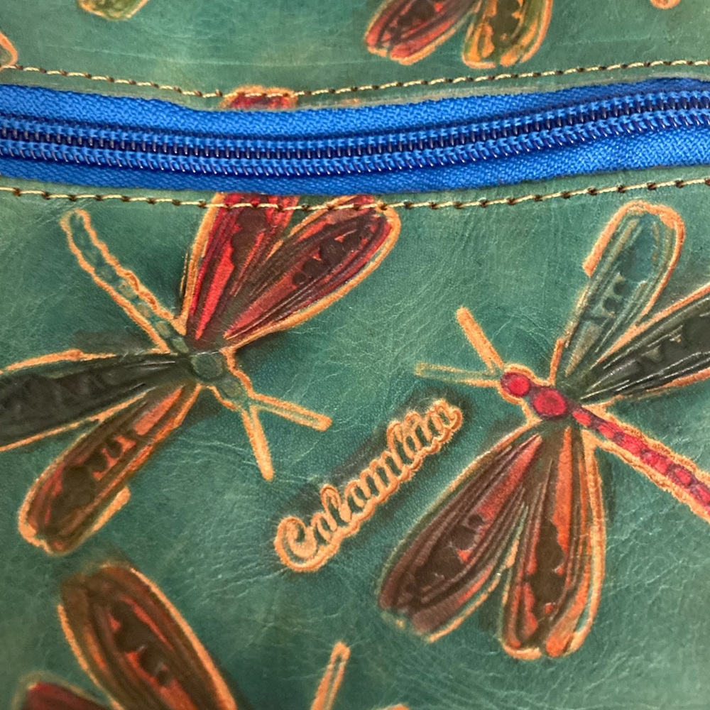 Hand-painted Leather Crossbody Bag from the Brand Colombitas Dragonfly Design - Picture 2 of 8